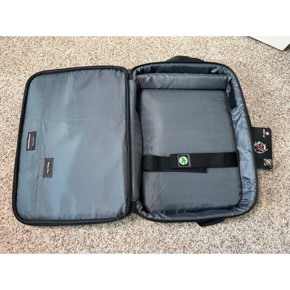 SWISSGEAR JASPER Messenger Laptop bag,  Lots of pockets! NWT! - Picture 10 of 15
